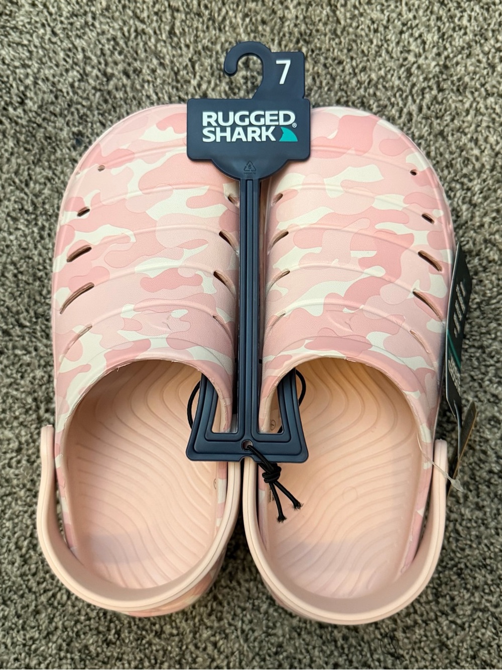 Size 7 Rugged Shark women’s Pink Camo Foam Clogs